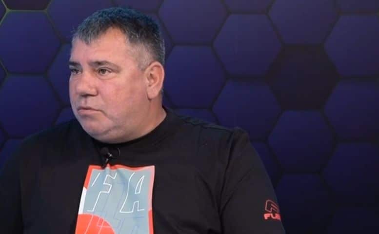 Президентът на Гигант (Съединение) Добри Козарев говори пред официалния сайт на клуба дни след старта на зимната подготовка. „Стартирахме подготовка, но в последните няколко дни времето е лошо, има много сняг и трябва да търсим варианти къде ще играем още първата контрола срещу втория отбор на Ботев (Пловдив). Ако времето се затопли и снегът се стопи, ще влошим още повече състоянието на терена, а той ни трябва... Има варианти да играем и в някои от съседните села, но ще изчакаме още няколко дни до края на седмицата“, каза Добри Козарев. „На този етап с нас тренират шестима нови, но ситуацията в аматьорския футбол е такава, че те днес са при нас, утре може да си тръгнат. Със сигурност някои от новите, които започнаха подготовка, няма да останат през пролетта. Така че не бързаме да казваме окончателно състава, а и чакаме още няколко момчета да се присъединят към отбора“, добави президентът на Гигантите. На въпрос, защо тази зима селекцията е много по-мащабна в сравнение с други трансферни паузи, Козарев отговори: „Видяхме, че имаме нужда да подсилим състава. През есента разчитахме на много млади момчета. Те продължават да са с нас, но ни трябват и опитни футболисти. Знаете, че ние не сме от отборите, които привличат десет и освобождават десет футболисти. При нас съставът се задържа сравнително еднакъв по няколко сезона. Футболистите знаят, че при нас има сигурност, а не напразни обещания, както се случва в други клубове. Лесно е да обещаеш, въпросът е каквото си обещал, да го дадеш на момчетата.“ „Целите през пролетта?! Да се върнем там, където винаги ни е било мястото – на челните места. Може би първите три отбора се откъснаха, но минимум четвърто място приляга на Гигант (Съединение) в тази група. Другата ни цел е да обиграваме младите момчета. Може да звучи изтъркано, но това е пътят. Да им дадем шанс да играят мъжки футбол и ако ги забележат, да отидат да се развиват по-нагоре, дай боже и в професионалния футбол“, завърши Добри Козарев.