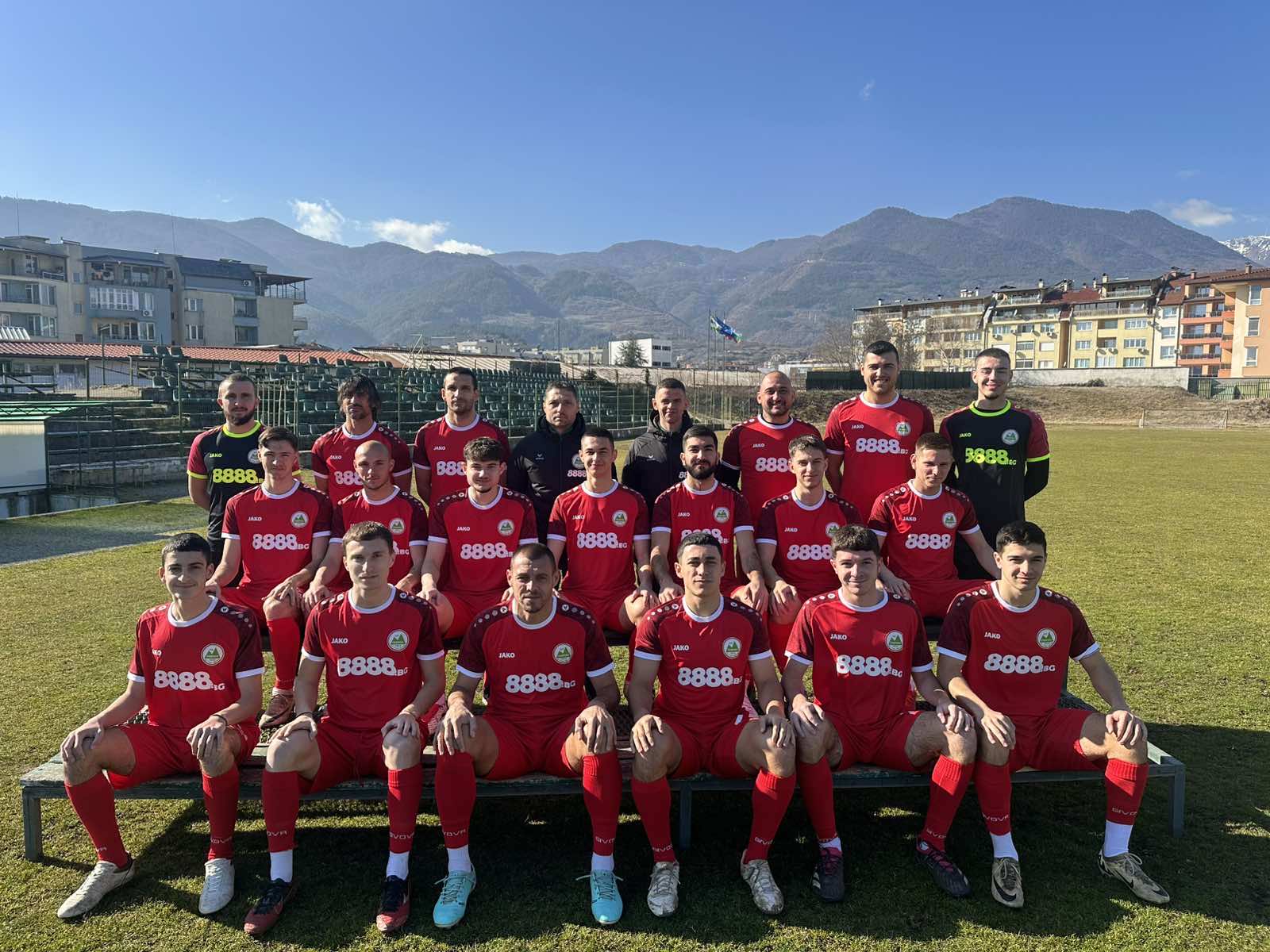 Пирин Гоце Делчев открива пролетния дял на шампионата с мач срещу третия отбор на ЦСКА идната събота. Срещата е от 14:00 часа в Гоце Делчев. Пред треньора Димитър Крушовски не стоят кадрови проблеми за решаване, като той ще може да разичта на всичките си футболисти. "ЦСКА III е отбор, който изненада много други тимове през есента, така че няма място за подценяване. Можем да вземем този мач. Искаме само победата, целта е само тях, нищо друго. Ако не подценим съперника, ще ще победим", каза за клубния сайт треньорът Крушовски.