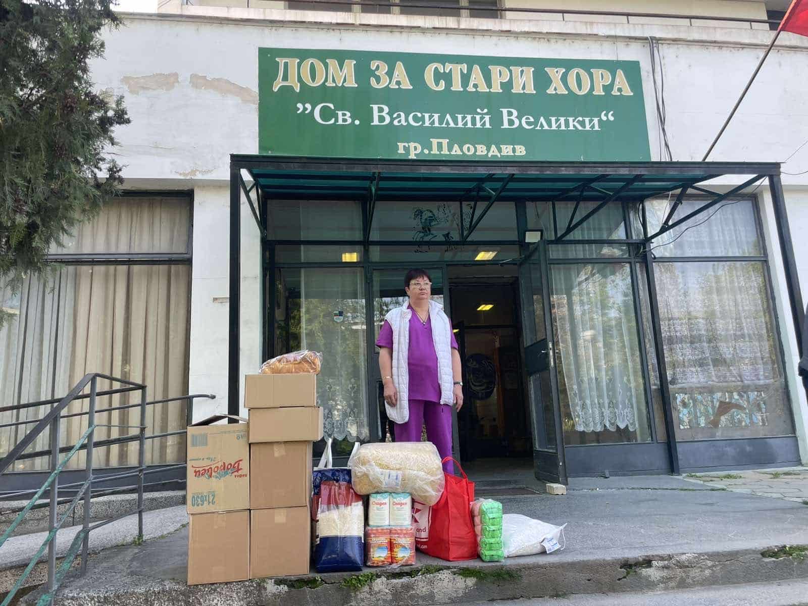 Феновете на Атлетик (Куклен) и ръководството на отбора се включиха в инициативата на младия пловдивски рефер Иван Бернардов да зарадват самотни възрастни хора за Великден. В специална кутия, по време на домакинството на Розова долина, феновете даряваха средства. Сумата бе допълнена от ръководството на клуба, а събраните пари бяха достатъчни, за да може възрастните самотни хора от старческия дом в Кючука да бъдат зарадвани за празника! Благодарим Ви!!!  
