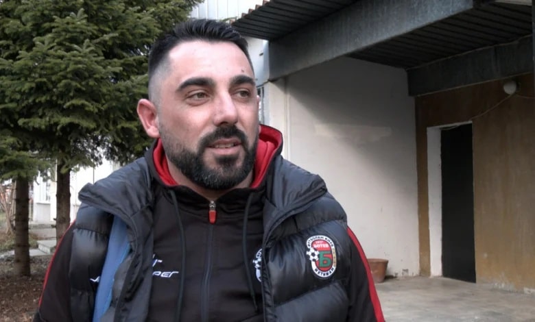 Ботев (Ихтиман) завърши наравно 1:1 при визитата си на третия отбор на ЦСКА (София). Това е трето поредно равенство за тима и четвърто подред в гостувания. „Доволен съм от представянето на футболистите, изиграхме доста сполучлив двубой, но отново не успяхме да вземем пълния брой точки. За пореден път положенията, които създохме, ги пропиляхме. Това е стара слабост, която ни преследва през целия сезон“, коментира Валери Свиленов пред официалния сайт на Ботев (Ихтиман). „Все пак спечелихме точка като гост срещу един от добрите млади отбори. И не мога да не бъда доволен от старанието на момчетата“, добави наставникът. „В този мач дадох шанс на резервния ни вратар и на още две-три момчета, които по-малко бяха играли до момента - като Мартин Тенев, Емил Ангелов, Божидар Йотов. Иначе групата бе пълна с изключение на отсъстващия Борислав Балджийски, който бе болен“, каза още специалистът. „Доиграваме сезона, като цяло не можем да променим много ситуацията си. Но ще се опитаме да спечелим последните два двубоя“, завърши Валери Свиленов. В предпоследния кръг Ботев Ихтиман ще приеме Септември (Симитли) в събота от 16:00 часа.