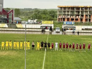 ФК Свиленград triunfa с 3:2 срещу Ботев III (Пловдив) в отложен мач от 32-рия кръг на Югоизточната Трета лига. Събитието, което по програма трябваше да се състои на 30-ти април, се проведе днес, 7-ми май, от 18:00 часа на стадион "Колодрума" в Свиленград. Домакините стартираха мача с увереност, притискайки опонента си. В 15-ата минута логичното се случи, когато Юлий Шекеров, завърнал се след контузия, откри резултата. Свиленград продължи с динамичната игра, а след 15 минути Шекеров удвои с 2:0. Гостите отговориха с опасни атаки до края на първата част. През второто полувреме "жълтите" повторно се мобилизираха и в 70-ата минута Милен Танев направи резултата класически с гол от пряк свободен удар. Въпреки този аванс, отборът на Анастас Попов се отпусна, което позволи на "канарчетата" да върнат два гола с контраатаки в 75-ата и 78-ата минута. Въпреки натиска, играчите на Свиленград запазиха преднината си до края на мача, демонстрирайки опит. "Надяваме се в следващия мач да постигнем нова победа. Ще се завърне и още един от нападателите ни - Христо Христов. С него сме в цял състав и ще преследваме втората поредна домакинска победа," коментираха от ръководството на тима след срещата днес. С тази победа "жълтите" прекъсват серията от 7 мача без успех, в които взеха само една точка. В резултат на успеха днес Свиленград вече има 43 точки и се изкачва до деветото място в класирането. В следващия си двубой отборът на Анастас Попов е домакин на Родопа (Смолян) в събота, 10-ти май, от 18:00 часа.