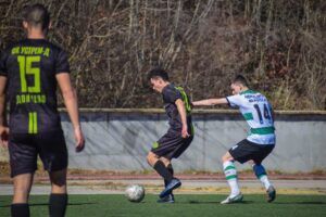 Устрем (Дончево) завърши наравно 1:1 при визитата си на Черно море II (Варна) в мач от 27-mия кръг на Североизточната Трета лига. Домакините от Черно море поведе още в първата минута на срещата. В края на първата част те бяха надмощи единствения си съперник, но пропуснаха съществени положения и на почивката резултатът беше 1:0 в тяхна полза. През второто полувреме Устрем показа значителен напредък и успя да изравни. Виктор Христов се възползва от отлично подаване на Иван Цачев в 66-ата минута и оформи крайния резултат 1:1. До края на мача гостите от село Дончево имаха шансове да реализират обрат, но не успяха да го направят. "Доволен съм от спечелената точка. Като цяло изиграхме слабо първо полувреме, но през втората част живнахме. Накрая имахме положения и за втори гол, но бяхме надиграни от отбора на Черно море II", сподели наставникът на Устрем, Димитър Димитров, след края на срещата. Това е втора поредна среща за отбора без загуба. В предишния кръг той победи Светкавица (Търговище) с 6:4 у дома. Устрем вече има 30 точки и стабилно се намира на 11-то място в класирането. В следващия си мач отборът е домакин на Доростол (Силистра). Срещата между двата тима е насрочена за събота, 17-ти май от 17 часа.