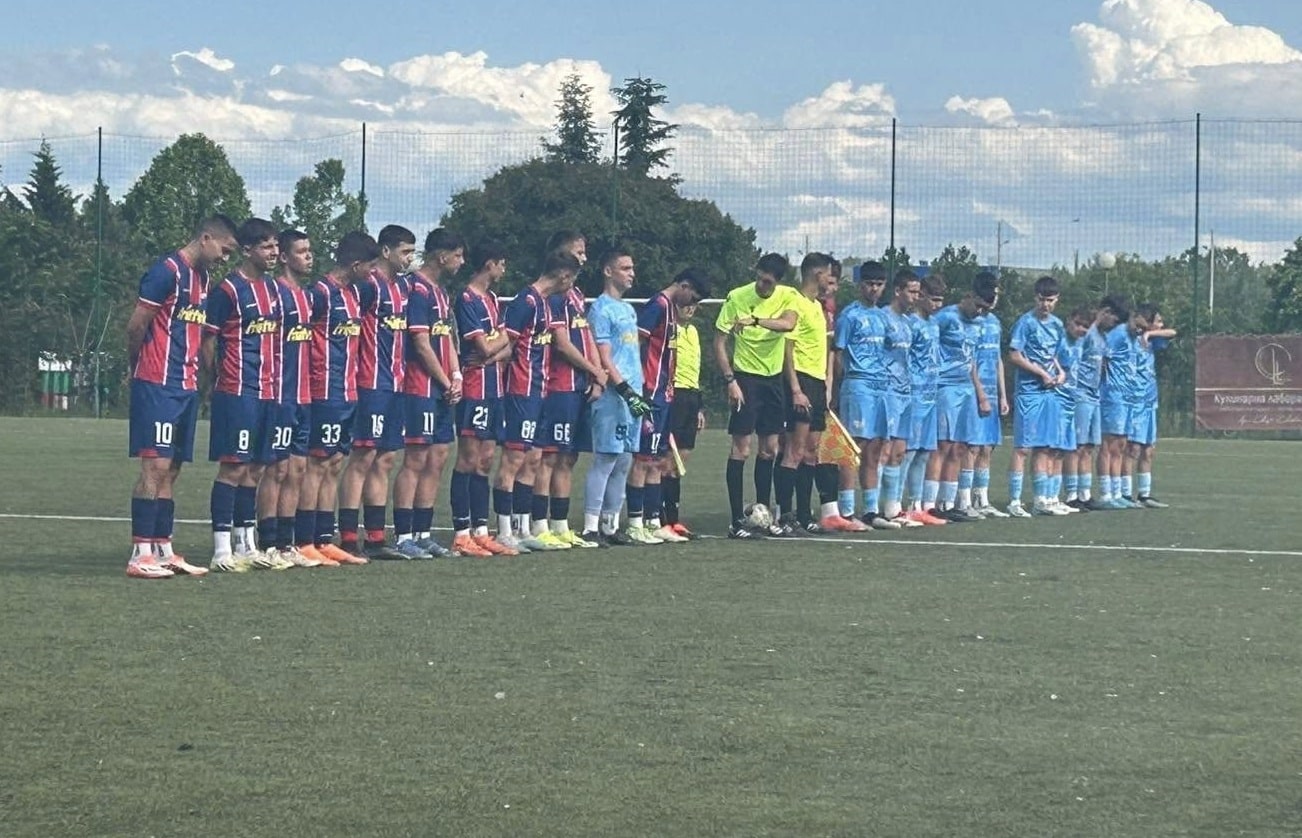Асеновец U17 продължава с отлична форма в Зонална група-Пловдив Асеновец (Асеновград) U17 (Набор 2008) продължава своето впечатляващо представяне в Зонална група-Пловдив за юноши младша възраст. В мач от последния кръг възпитаниците на старши треньора Костадин Пейчев постигнаха категорична победа срещу Пловдив със 7:2. С по два гола се отличиха Каан Али, Валентин Янчев и Любомир Димов, а един добави Крис Апостолов. "Можехме да реализираме много повече попадения. Поздравявам момчетата и им благодаря за представянето в пореден мач", коментира наставникът Пейчев. След този кръг отборът заема временно 4-то място с 41 точки, като до края на сезона има да изиграе само още един двубой - отложен от по-рано през сезона, срещу категоричния лидер в първенството Арда (Кърджали).