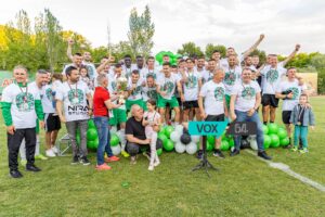 Вихрен (Сандански) шампион на Югозападната Трета лига за сезон 2024/2025 Отборът на Вихрен (Сандански) официално беше провъзгласен за шампион на Югозападната Трета лига през сезон 2024/2025. Това стана след поредната победа на тима, воден от старши треньора Борислав Кьосев, с 2:0 срещу Сливнишки герой в предпоследния кръг на сезона. Головете за успеха реализираха Китан Василев и младият Даниел Манолев. След края на двубоя отборът получи шампионската купа за сезона от председателя на Зоналния съвет на БФС (София) Антони Здравков и шефа на Областния съвет на БФС-Благоевград Александър Кабзималски. Среди фойерверки и със специално приготвени фланелки домакините отпразнуваха завръщането си в професионалния футбол. На терена бяха благодетелят на клуба Константин Динев и кметът на Сандански Атанас Стоянов. Честито, шампиони!