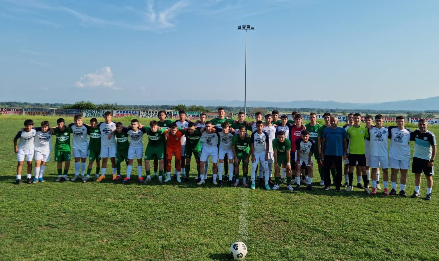 Юношите на Вихрен U17 с победа над Етникос Сиридокастро Юношеският отбор на Вихрен (Сандански) U17 постигна успех като гост, побеждавайки гръцкия Етникос Сиридокастро с 2:0 в приятелска среща. Старши треньор на нашия тим е Атанас Атанасов, а головете за успеха реализираха Рахим Каримов и Дани Веселински. Двубоят бе изгледан от председателя на УС на Вихрен Георги Манолев и директора на Академията Йордан Боздански. През миналата седмица юношите на Вихрен в тази възраст взеха участие и в турнира "Драганица къп" в Кочани (Северна Македония), където станаха вицешампиони.