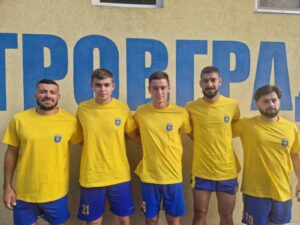 Пет нови попълнения във ФК Димитровград Към състава на Георги Каменова вече се присъединиха: Емилиян Зотев Митко Плахов (от Свиленград) Мирослав Манев (Родопа Смолян) Алекс Койнов (ФК Бригада) Емерген Фк Хасково В следващите дни се очаква да има още движение в селекцията на тима, който бе в дъното на класирането на Югоизточната Трета лига.