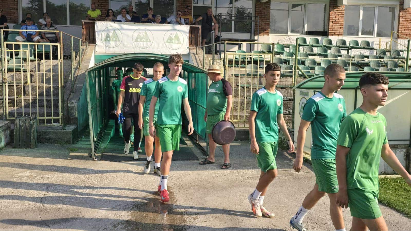 Пирин Гоце Далчев очаква нов играч в началото на следващата седмица. Новият попълнение е български халф, но треньорският щаб в момента предпочита да не разкрива името му. Всички останали играчи са на разположение и тренират усърдно преди началото на новия сезон в Югозападната Трета лига, който започва в началото на август. Треньорът Васил Чергов заяви за клубния сайт: "Имахме няколко болни в последните дни, но те вече са готови за тренировки и игра, така че нямаме кадрови проблеми на този етап. Всичко върви нормално, остава ни още една седмица, в която ще изиграем още няколко контроли - в събота играем с 19-годишните юноши на Национал." В последните две контролни срещи, Пирин ГД записа загуби - 1:3 от Пирин Разлог и 1:4 от Банско. Чергов коментира: "Срещу Разлог стояхме добре. Даже до 80-ата минута водехме в резултата, но след това пуснах момчета, родени 2008-а година, което ни поречи да спечелим. Но най-важното е, че стояхме добре и аз съм доволен от поведението ни. Резултатите лъжат, защото се представяме на ниво в тези контроли. Създаваме положения и сме на прав път." Той добави още: "Началото винаги е трудно, но ние опитваме да изградим една основа на отбора, която да работи в бъдеще. Целта ни в краткосрочен план е точно тази - да имаме стабилно ядро. Нови играчи? Не на всяка цена, искаме да са точните хора. Тренираме здраво всеки ден, дори понякога по два пъти, което е много добре за аматьорски отбор."