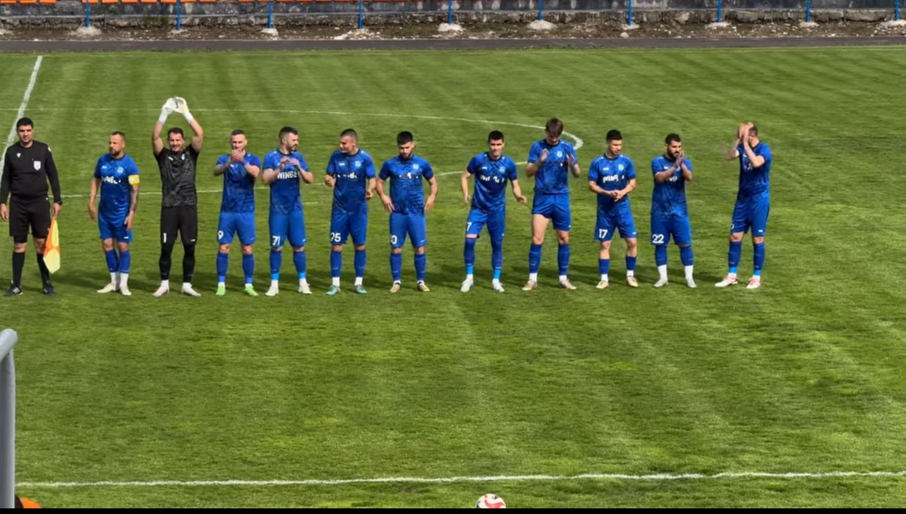 Рилски спортист (Самоков) постигна минимална победа с 1:0 над Сливнишки герой (Сливница) в петата си лятна контрола. Тимът от Самоков демонстрира добра форма и заслужено извоюва успеха при гостуването си в Сливница. Единственото попадение в двубоя беше дело на новото атакуващо попълнение на Рилски спортист - Венцислав Христов, който отбеляза в средата на второто полувреме. Треньорът Пламен Крумов успя да разчита на всичките си играчи и им предостави възможности за изява в предпоследната проверка преди началото на новия сезон 2025/26 в Югозападната Трета лига. "Получи се добра проверка за нашия отбор. Много полезна, бих казал, защото този тип футбол ни очаква в гостуванията в нашата група. Радостен съм, че проведохме тази проверка. Резултатът в нея е от най-малко значение. Най-важното е, че след края на мача всички сме здрави", сподели старши треньорът на Рилски спортист. Последната контрола на отбора ще бъде срещу Септември II (София). Денят и мястото на мача ще бъдат уточнени допълнително. Ето и пълния списък с приятелските мачове на Рилски спортист това лято: 05.07 – Рилски спортист – ЦСКА III (София) – 4:2 12.07 – Рилски спортист – Витоша (Бистрица) – 0:1 16.07 – Рилски спортист – Прищина (Косово) – 1:4 19.07 – Миньор (Перник) – Рилски спортист – 0:0 23.07 – Сливнишки Герой (Сливница) – Рилски спортист - 0:1 ????? – Септември II (София) – Рилски спортист