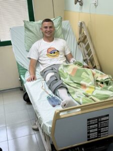 Един от основните играчи на Черноморец Балчик - Иван Жечков, премина успешно планова операция на скъсана предна кръстна връзка на коляното. Интервенцията беше извършена от д-р Валери Петров в болница "Софиямед" и премина без усложнения. Предстои период на възстановяване.