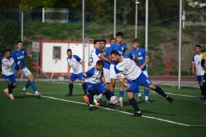 Доростол (Силистра) завърши наравно 1:1 с дублиращия състав на Спартак (Варна) в първата си контрола от предсезонната подготовка. Двубоят се състоя на стадион "Локомотив" във Варна от 18:00 часа днес. И двете попадения в срещата бяха реализирани от дузпи. Домакините поведоха чрез точно изпълнение на Георги Бичев от наказателната точка в 20-ата минута. В 80-ата минута Георги Димитров изравни резултата също след прецизно изпълнение от 11-те метра. Дузпата в полза на Доростол бе отсъдена за нарушение на вратаря на Спартак срещу Бисер Георгиев. В заключителните минути Георгиев имаше шанс да донесе победата на Доростол, след като излезе сам срещу вратаря, но не успя да го преодолее. След срещата старши треньорът на Доростол, Деян Дечев, отбеляза: "Получи се полезна контрола за нашия отбор. Трябва само да укрепнем повече физически, но това ще се случи с времето." Следващата проверка на силистренци е в събота, 2-ри август, срещу тима на Фратрия II (Варна). Все още не е обявено началото на мача. През следващата седмица Доростол ще научи съперника си за Купата на АФЛ за 9-ти август, както и ще стане ясен жребият за новия сезон. Това ще се случи на 30-ти юли. Пълният списък с мачовете на Доростол преди старта на новия сезон: 27 юли, 18:00 – Спартак II (Варна) – Доростол - 1:1 02 август – Фратрия II (Бенковски) – Доростол 09 август – мач за Купата на АФЛ