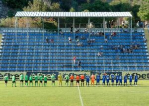 Устрем (Дончево) загуби с 0:4 гостуването си на Черноморец (Балчик) в мач от първия кръг на Купата на Аматьорската лига. По време на първото полувреме футболистите на Димитър Димитров успяха да удържат резултата почти до края, но в 45-ата минута Мирослав Начев откри резултата след центриране на Йордан Радев от корнер. В началото на второто полувреме Лъчезар Войков увеличи на 2:0 след ново голово подаване от Радев. Войков отбеляза още един гол, а Николай Трифонов оформи крайния резултат 4:0 в полза на Черноморец малко преди края на мача. "Надиграха ни тотално, добър отбор са и тренират по 5 дни в седмицата, което е почти професионално. Може би са един от най-добрите отбори в групата. Вратарят ни извади доста положения, но съм доволен от видяното през първото полувреме. Тогава издържахме и физически, но през втората част вече не успяхме. Хубавото е, че играха всички по-малки момчета", сподели след мача наставникът на Устрем Димитър Димитров. Тимът от Дончево ще започне участието си в Североизточната Трета лига в събота, 16 август, с гостуване на Фратрия II. Мачът ще се състои в село Старо Оряхово и ще започне в 18:00 часа.