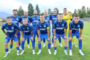 Рилски спортист (Самоков) постигна минимална победа с 1:0 над Балкан (Ботевград) в полуфинален двубой за Купата на България в квалификациите на Област София. Това е първата победа за "скиорите" от началото на сезона. Мачът се състоя на стадион "Искър" в Самоков. Единственото попадение в мача бе дело на младия полузащитник Емре Дрянов, който се разписа още в 7-мата минута. Домакините имаха възможност да увеличат аванса си, но не успяха. След срещата старши треньорът на Рилецо, Пламен Крумов, коментира: "Добра победа за нашия отбор. Можеше да бъде и по-изразителна, но важното в този турнирен двубой е, че продължаваме в следващия кръг." В следващия кръг Рилски ще се изправи срещу Ботев (Ихтиман) следващата седмица на стадион "Христо Ботев" в Ихтиман. Крумов добави: "Направих доста промени от предишния мач и съм доволен от всички играчи." Припомняме, че в събота Рилски пропусна победата срещу Пирин (Разлог) и регистрира второ поредно реми от началото на сезона. "Сега важното е да се възстановим и да се подготвим за мач срещу Германея в събота", завърши Пламен Крумов. В събота, 16-ти август, от 18:00 часа Рилски спортист гостува на новака Германея (Сапарева баня). Срещата ще започне в 18:00 часа.