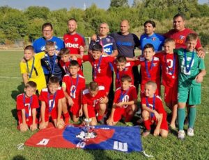 Младите таланти на Струмска слава (Радомир), родени 2015 година, успяха да се класират на финал и да завоюват сребърните медали на турнира, в който участваха. В груповата фаза отборът демонстрира неравномерна игра, но прояви воля и борбеност, които им осигуриха продължаване в надпреварата. На четвъртфиналите те победиха уверено Академия Мургаш (Елин Пелин). По време на полуфинала се справиха в зрелищен и изпълнен с напрежение мач срещу Академия „Футболна мечта“. На финала се срещнаха с Гоце Делчев и въпреки поражението, младите футболисти показаха упоритост и борбен дух през целия двубой, въпреки натрупаната умора.