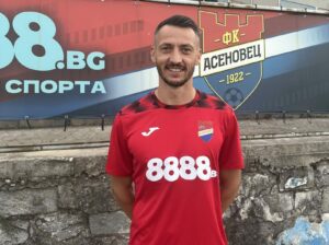 Последното ново попълнение на отбора Атанас Зехиров направи своя дебют за Асеновец (Асеновград). Бившият играч на ЦСКА, от чиято школа произхожда, започна като титуляр за асеновградчани в гостуването на Ямбол, което завърши със загуба 1:2. Наско и съотборниците му изиграха силен мач и с повече концентрация можеха да постигнат по-добър резултат. Старши треньорът на Асеновец, Манол Георгиев, ще разчита на Зехиров да допринесе със своя опит в следващите мачове от сезона. В предстоящия кръг по програма Асеновец почива, така че следващият мач ще бъде чак на 6 септември – гостуване на Димитровград.