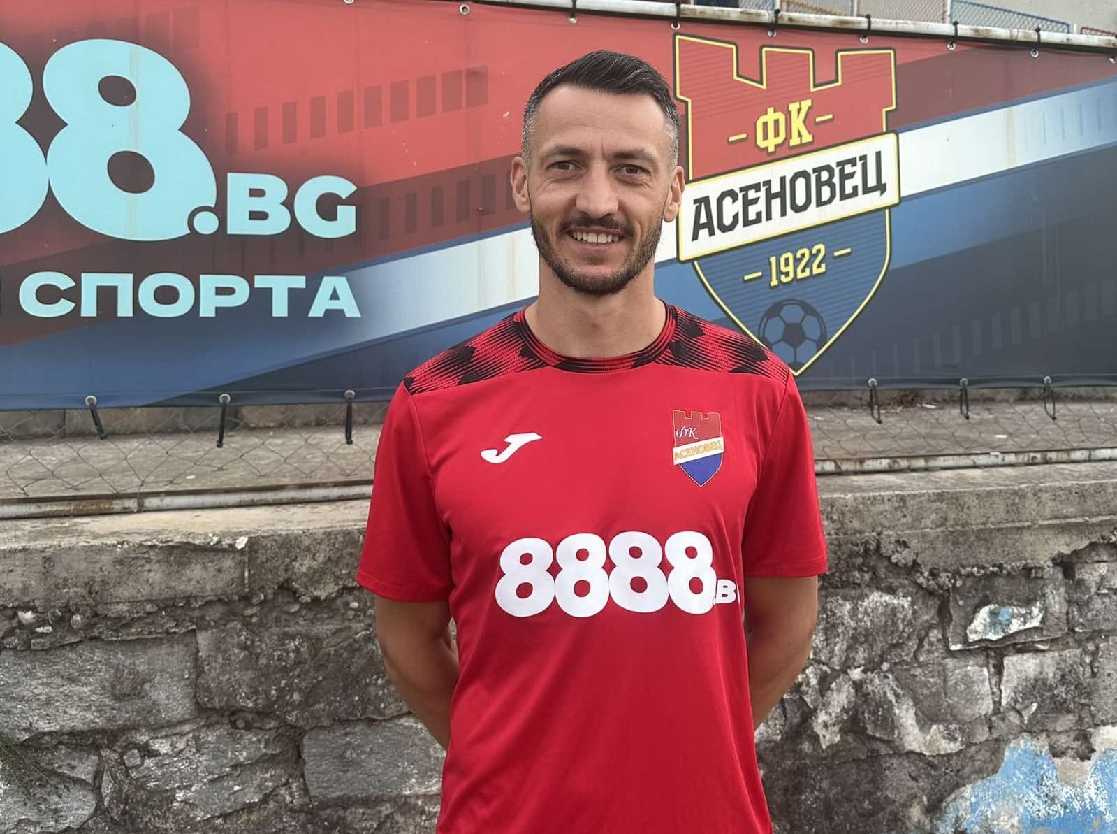 Последното ново попълнение на отбора Атанас Зехиров направи своя дебют за Асеновец (Асеновград). Бившият играч на ЦСКА, от чиято школа произхожда, започна като титуляр за асеновградчани в гостуването на Ямбол, което завърши със загуба 1:2. Наско и съотборниците му изиграха силен мач и с повече концентрация можеха да постигнат по-добър резултат. Старши треньорът на Асеновец, Манол Георгиев, ще разчита на Зехиров да допринесе със своя опит в следващите мачове от сезона. В предстоящия кръг по програма Асеновец почива, така че следващият мач ще бъде чак на 6 септември – гостуване на Димитровград.