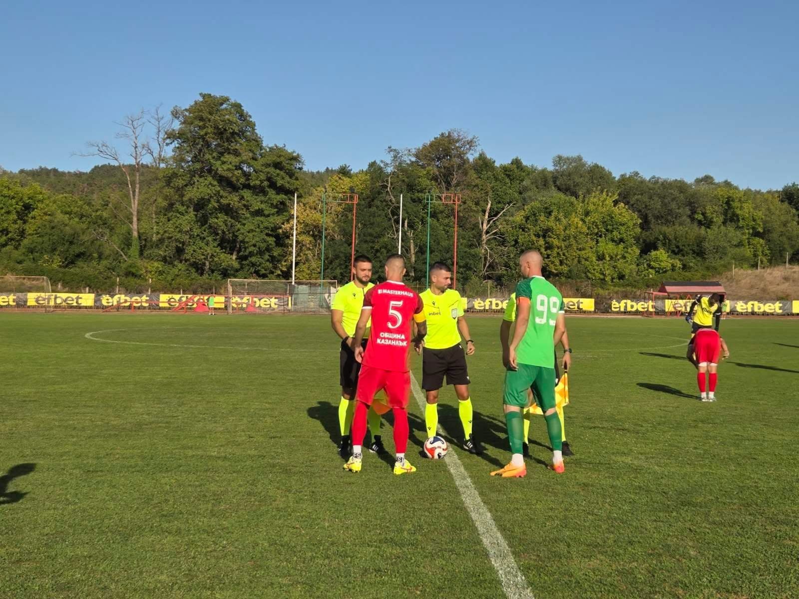 ФК Секирово (Раковски) претърпя поражение с 1:2 в гостуването си на Розова долина (Казанлък) в мач от петия кръг на Югоизточната Трета лига. Домакините откриха резултата още в 5-ата минута чрез Венцислав Иванов. През второто полувреме обаче "секирите" успяха да изравнят благодарение на топ реализатора си Цецо Главчев, който се разписа в 67-мата минута. Секунди преди края на редовното време, Станислав Димитров остави гостите без поне точка от мача. Срещата започна с минута мълчание в памет на Емил Рачев. В следващия кръг, ФК Секирово ще приеме отбора на Несебър, който изпадна от Втора професионална лига. Мачът ще се състои на стадион "Петър Парчевич" в град Раковски в събота, 6-ти септември, от 17 часа.