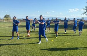 Гигант (Съединение) постигна победа с 1:0 срещу Созопол в дербито на петия кръг от Югоизточната Трета лига. Единственият гол в срещата беше дело на Аурел Мусай в 57-ата минута. Попадението беше изключително красиво, реализирано с удар с глава след перфектно центриране от капитана Никола Марин. Домакините също така пропуснаха още 5-6 добри възможности за увеличаване на резултата. Треньорът Данаил Бачков не можеше да разчита на контузените Теодор Димитров и Йълмаз Сюлейман за този мач. Димитров пропусна и предишния двубой с ФК Раковски. След изиграване на петия кръг Гигант се изравни с лидера Атлетик (Куклен), като и двата отбора имат по 10 точки. Междувременно, Марица (Пловдив) има два мача по-малко. В следващия кръг на 6 септември, тимът от Съединение...