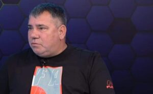 Гигант Съединение надделя над Созопол с 1:0 в мач от петия кръг на Югоизточната трета лига. С този успех тимът се изравнява на върха във временното класиране, макар и с два изиграни мача повече от Марица Пловдив. „Победихме само с 1:0, но имахме още 5-6 възможности минимум да удвоим резултата и да затвори мача много по-рано. Аурел Мусай вкара много красив гол след асистенция на Никола Марин“, каза пред официалния сайт на Гигант Съединение президентът Добри Козарев. „Имахме кадрови проблеми в пореден мач - Теодор Димитров не успя да вземе участие в мача, както и Сашо Лебанов. Йълмаз Сюлейман също е контузен и макар че бе в групата, така и не се появи на терена“, добави шефът. „Нямам идея какви са претенциите на гостите, но ако е за нашия гол - няма как да има засада при тази ситуация“, каза още Козарев. „Виждате, че вървим в правилна посока, трябваше ни малко време в началото на сезона, докато отборът се напасне, но сега в последните мачове наистина показваме съвсем друго лице. Надявам се така да продължим и за бъдеще“, завърши президентът на Гигантите.