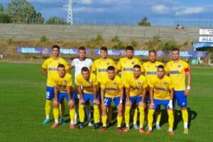 Волов-Шумен 2007 постигна втора поредна победа в Североизточната Трета лига, след като надви с 4:2 Спартак II (Варна) като гост в мач от третия кръг на шампионата. Това бе първата победа на "жълто-сините" като гости през този сезон. Мачът започна кошмарно за гостите, които изостанаха с 0:2 още до седмата минута. Първо, играч на Волов-Шумен си отбеляза автогол, а секунди по-късно Никола Тотев прехвърли Петър Илиев за второто попадение на "соколите". След това играта се изостри, а в края на първата четвърт Волов-Шумен започна да доминира. В 30-ата минута Алекс Наков намали резултата за шуменци. В 42-рата минута Спартак остана с 10 играчи след втори жълт картон на Георги Дичев за грубо нарушение срещу Златин Боянов. През втората част Волов-Шумен 2007 отбеляза три безответни гола. Румен Николов изравни за 2:2 в 52-рата минута, а в 66-ата минута Наков осъществи пълен обрат с второто си попадение за деня. Топката се отклони в играч на "соколите" и влезе във вратата на Валентин Димитров. Финалните 4:2 оформи Николов с гол от дузпа в 72-рата минута, отсъдена за нарушение срещу Жечко Йорданов. След края на мача президентът на Волов-Шумен 2007, Иван Станчев, сподели: "Добър мач, имахме нужда от него, защото се бяха понатрупалите се негативни резултати и не толкова добра игра. Това беше един от най-добрите ни мачове и то срещу труден съперник, който игра с доста футболисти, които са били част и от първия отбор. Теренът също е от най-негостоприемните, защото е с изкуствена трева, по-малък е, трудно се играе на него. Важното е, че победихме. Чакаме вече Тервел да дойде в Шумен." С постигнатата победа "жълто-сините" се изравниха по точки с още девет отбора, всички с по 6 точки след третия кръг. Два от тези отбори обаче имат само две изиграни срещи. В четвъртия кръг Волов-Шумен 2007 ще приеме у дома шампиона Септември 98 (Тервел). Двубоят е насрочен за 6 септември, събота, от 17:00 часа.