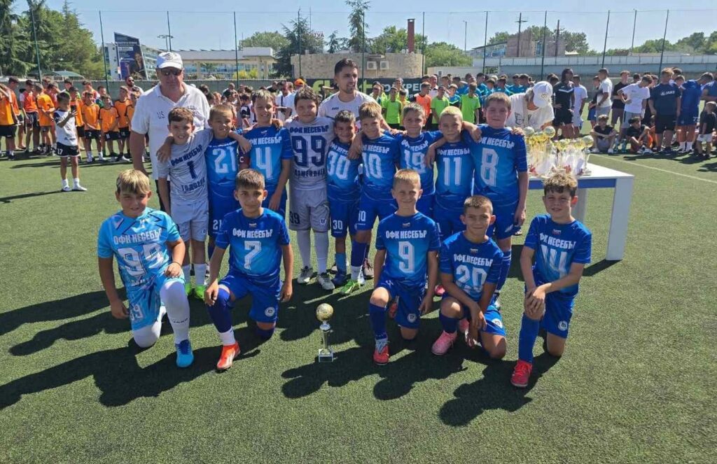 Детско-юношеската академия на ОФК Несебър отново демонстрира отлично представяне на турнира "Несебър Къп". Отборът роден през 2015 година с треньор Даниел Бенчев се короняса като шампион. Отборът роден през 2013 година с треньор Любомир Божинов спечели сребърните медали. Отборът роден през 2012 година под ръководството на треньор Трайо Грозев също завоюва вицешампионска титла в своята възраст. Добро представяне показаха и най-големите - Набор 2008/2009 с треньор Николай Жечев, които завършиха на четвърто място след напрегнати мачове. Успехите в различните възрастови групи потвърждават, че Детско-юношеската школа на ОФК Несебър продължава да бъде приоритет на клуба и е сред водещите школи в региона.