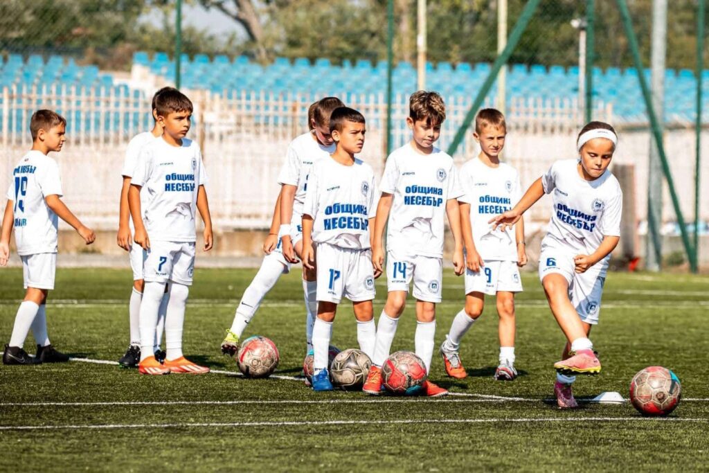 Поредното добро представяне на таланти от Детско-юношеската школа на ОФК Несебър. Две от възрастовите групи на Академията взеха участие в международния турнир „Utmost-Black Sea Cup Nesebar“. Набор 2015, воден от старши треньора Даниел Бенчев, завърши на 4-то място. Момчетата показаха изключителен хъс и желание за победа, изиграха страхотни мачове и за пореден път доказаха, че бъдещето е пред тях. По-големите - Набор 2012, под ръководството на треньора Трайо Грозев, завършиха на 6-то място. Само преди няколко дни момчетата от същия набор станаха вицешампиони на турнира "Несебър Къп".