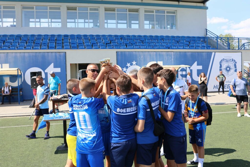 Поредно силно представяне, призови класирания и много поводи за гордост съпътстваха участието на различните отбори от Детско-юношеската школа на ОФК Несебър на турнира Аthletic Cup 2025. Родените през 2012 година със старши треньор Трайо Грозев станаха шампиони и за пореден път доказаха, че имат изключителен потенциал. Родените 2013 година с треньор Любомир Божинов завършиха на 2-ро място в крайното класиране, като също показаха завидни качества, сериозно израстване и прекрасно представяне на терена. При по-малките, набор 2015 с треньор Даниел Бенчев, младите „делфини“ завършиха на 4-та позиция, като също оставиха отлични впечатления с играта си.