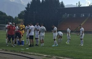 Ботев (Ихтиман) разгроми ФК Етрополе с 5:1 в мач от първия кръг на Област София в турнира за Купата на Аматьорска лига. Това бе втората среща между двата тима в рамките на няколко седмици, след като те се изправиха един срещу друг и в предварителните кръгове за Купата на България, като тогава ихтиманци надделяха с 4:0. Два гола за успеха днес вкара Йоан Маринов, а по един добавиха Димитър Пантелеев, Даниел Димитров и Мартин Василев. На полувремето резултатът бе 0:0. През втората част гостите от Ихтиман поведоха, но домакините за кратко върнаха интригата, изравнявайки на 1:1. След това обаче ихтиманци тотално доминираха, като отбелязаха още 4 гола за крайното 5:1. С този резултат Ботев Ихтиман се класира за областния полуфинал в турнира, където на 24 септември от 17:00 часа ще бъде домакин на Балкан (Ботевград). В другия полуфинал ще се срещнат Рилски спортист (Самоков) и Сливнишки герой.