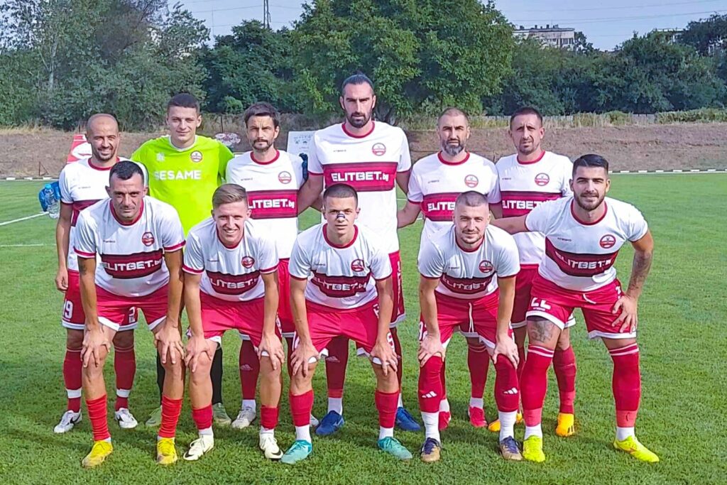 Партизан (Червен бряг) завърши наравно 0:0 срещу Левски 2007 в мач от четвъртия кръг на Северозападната Трета лига. Срещата се изигра на стадион "Левски" в град Левски днес от 17:00 часа. Мачът не предложи интересни ситуации пред двете врати и закономерно завърши без попадения. "Резонно равенсво. Имаме си проблеми при граденето на атаки и сега лъсна. Едно е впечатлението в контролите, друго е сега в състезателните двубои, когато си говорим за идеи в атака, което е най-трудното. Все пак съм доволен от момчетата, защото показаха борбен дух. Аз мисля, че отборът на Левски вкъщи ще бъде корав отбор. Сега идеята е да се възстановим, защото ни чака тежък мач за Купата на България във вторник.", сподели след мача старши треньорът на тима Николай Боянов. В следващия кръг Партизан ще гостува на лидера Академик (Свищов). Срещата е насрочена за събота, 20-ти септември, от 17:00 часа. Преди това "партизаните" ще играят като гости срещу четвъртодивизионния Септември 98 (Гложене) в междуобластна квалификация за Купата на България. Победителят от този мач ще се класира за първия кръг на надпреварата.