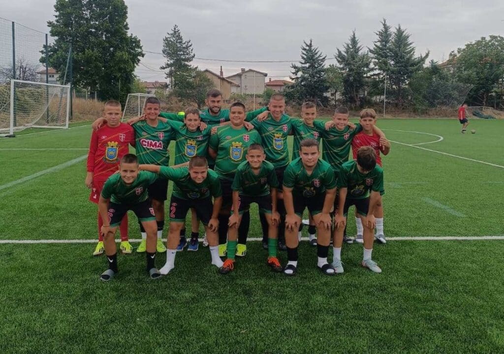 Детско-юношеската школа на ФК Раковски започна новия сезон с обещаващи резултати. Футболистите, родени през 2013 година, стартираха кампанията с минимална победа с 1:0 срещу тима на ФК Перущица. Единственото попадение в срещата отбеляза Георги Мирчев. За съжаление, по-малките играчи, набор 2015, започнаха със загуба от отбора на Орлета (Пазарджик). Най-малките състезатели, родени през 2018 година и под ръководството на треньора Пламен Марин, взеха участие в турнира „Купата на кмета“. Те завършиха на трето място в "сребърния поток" на състезанието след две победи и две загуби.