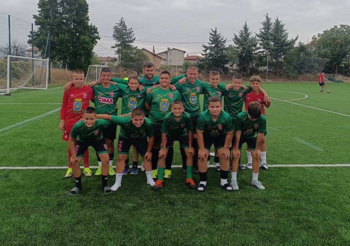Детско-юношеската школа на ФК Раковски започна новия сезон с обещаващи резултати. Футболистите, родени през 2013 година, стартираха кампанията с минимална победа с 1:0 срещу тима на ФК Перущица. Единственото попадение в срещата отбеляза Георги Мирчев. За съжаление, по-малките играчи, набор 2015, започнаха със загуба от отбора на Орлета (Пазарджик). Най-малките състезатели, родени през 2018 година и под ръководството на треньора Пламен Марин, взеха участие в турнира „Купата на кмета“. Те завършиха на трето място в "сребърния поток" на състезанието след две победи и две загуби.