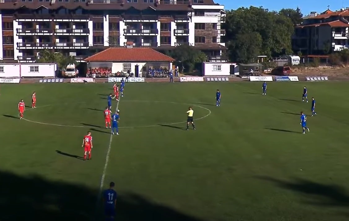 ФК Банско завърши 0:0 срещу дублиращия отбор на Левски (София) в деветия кръг на Югозападната Трета лига. Това е четвъртият пореден мач без поражение за тима и второто поредно нулево равенство. Отборът на "Козлите" претърпя последна загуба на 30 август от ФК Кюстендил с резултат 2:3. В този мач старши треньорът Борислав Хазуров не ръководи отбора, поради изтърпяване на наказание за един мач. Следващият мач на Банско е срещу ЦСКА III (София) на 27 септември от 17:00 часа.