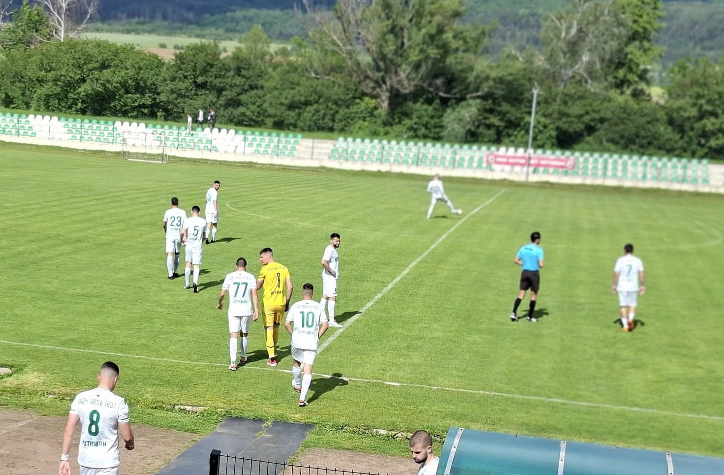 Ботев (Ихтиман) постигна убедителна победа с класическото 3:0 над Пирин (Гоце Делчев) в мач от 10-ия кръг на Югозападната Трета лига. Головете за домакините отбелязаха Богомил Христов, Стефан Велев и Борислав Балджийски. Това бе осми пореден мач без загуба за Ботев (Ихтиман), като в тази серия отборът има записани 5 победи и 3 равенства. За последно тимът загуби мач за първенство на 9 август с 1:4 от дублиращия отбор на Септември (София). След поредния успех отборът, воден от старши треньора Валери Свиленов, продължава да е в топ 3 на временното класиране. Следващият двубой за ихтиманци е на 4 октомври (събота) - гостуване на Банско, което е от 16:00 часа.