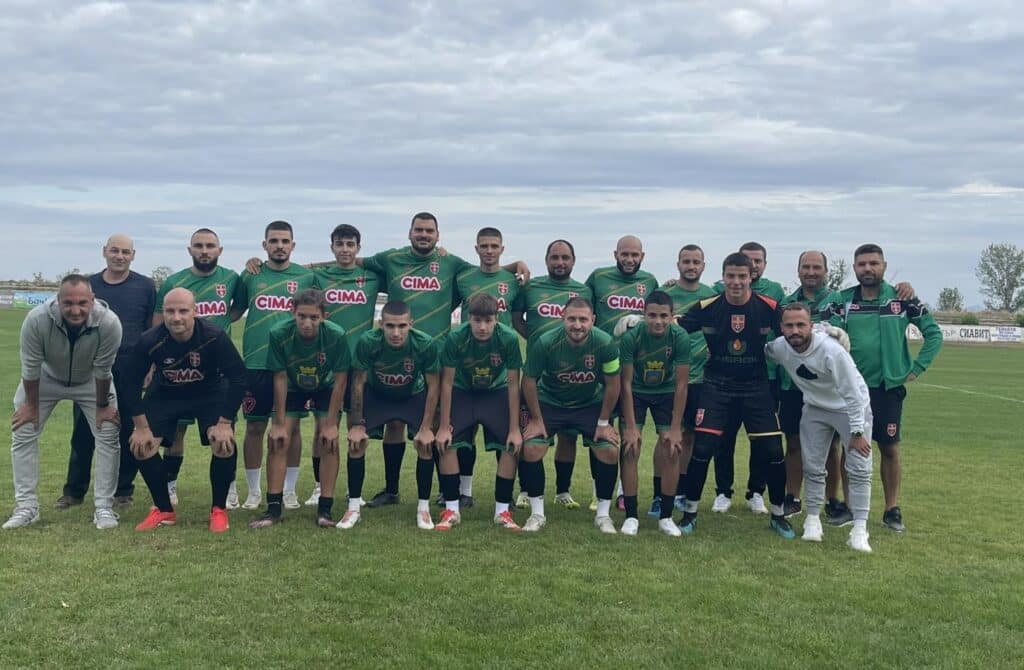 Дублиращият отбор на ФК Раковски постигна убедителна победа с 5:0 над Войнягово в мач от 3-ия кръг на "Б" Областна група - Пловдив. Това е трети пореден успех за отбора, който с пълен актив от 9 точки и голова разлика 13:3 води временното класиране. Йосиф Стрехин откри резултата за домакините, а след това успя да удвои преднината. Въпреки това, скоро след втория си гол, той получи неприятна контузия в петата, която повлия на представянето му. Логично, Стрехин бе заменен от 15-годишния Николай Карагеоргиев. Младият Ивайло Буров направи резултата 3:0, с което приключи първото полувреме. През втората половина на срещата за ФК Раковски се разписаха Ивайло Буров и младият Владимир Патазов. Мартин Бойкин също направи много силен мач и дебютира за новия сезон, използвайки своята бързина, за да тормози отбраната на съперника. Силно включване в играта направиха и другите две 15-годишни момчета - Веселин Тотев и Радостин Марчев. Поради контузии и неразположения Петър Ванев, Петър Телбийски и Адриан Ночев не успяха да участват в мача.