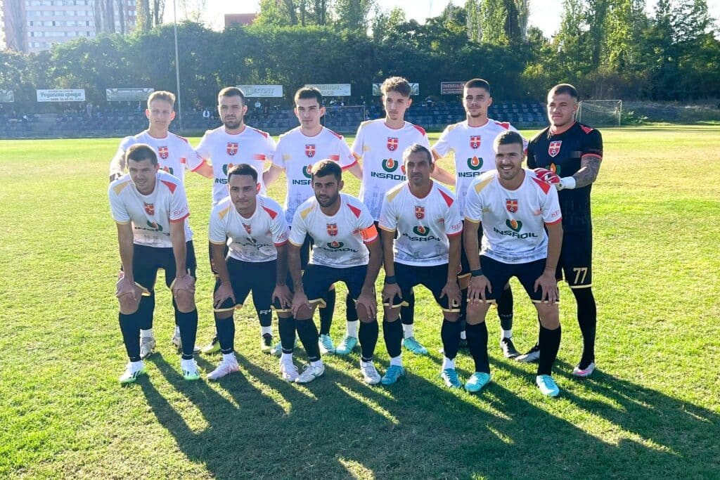 ФК Раковски завърши при резултат 2:2 срещу Загорец (Нова Загора) в мач от междинния 10 кръг на Югоизточната Трета лига. Домакините могат да съжаляват за изпуснатите три точки, след като на полувремето водеха с 1:0. Георги Балджийски отбеляза първия гол в 28-ата минута след красива контраатака на отбора. През втората половина на мача Мариян Тонев изравни резултата от дузпа в 51-ата минута, а в 57-ата минута гостите уцелиха гредата. Петър Атанасов отново постави ФК Раковски напред с гол в 63-ата минута, правейки резултата 2:1. Само шест минути по-късно, Пламен Иванов изравни за 2:2. До края на мача Петър Атанасов също така уцели гредата. Следващата среща на отбора е гостуване на Асеновец (Асеновград) в събота (4 октомври) от 16:00 часа.