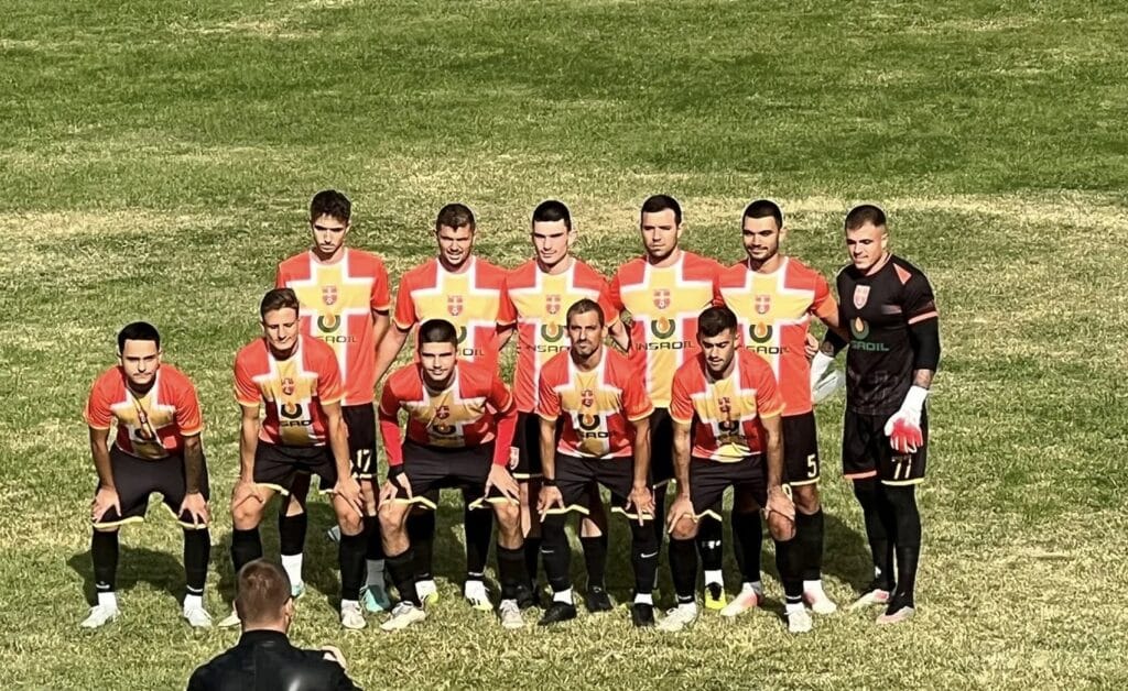 ФК Раковски загуби с минималното 0:1 като гост на Асеновец в Асеновград в мач от 11-ти кръг на Югоизточната Трета лига. Състоянието на терена на стадион "Шипка" продължава да предизвиква сериозни въпроси относно условията за игра на футбол на него. Още в 1-вата минута, ФК Раковски можеше да поведе в резултата, когато Георги Балджийски излезе сам срещу вратаря, но лошото състояние на терена не му позволи да завърши удара си. Малко по-късно Петър Атанасов уцели гредата след изпълнение на пряк свободен удар. Асеновец вкара гол при единственото си опасно положение, благодарение на Макджералд Уоха. През второто полувреме Марин Димитров получи контузия и беше откаран с линейка в болница. Вратарят Милко Баданов игра цялото второ полувреме с контузия в ръката, а Пламен Койрушки също напусна терена с оплаквания. ФК Раковски: Милко Баданов, Ангел Чонков, Денислав Куртев, Атанас Найденов, Пламен Койрушки, Марин Димитров, Валентин Маджарски, Георги Балджийски, Валери Домовчийски, Петър Атанасов, Георги Загорчев-капитан (Резерви: Стефан Петков, Теодор Гишин, Тихомир Зайков, Николай Панчев)