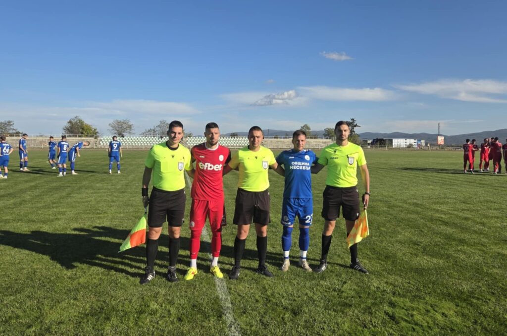 ОФК Несебър загуби с минималното 0:1 от Розова долина в Казанлък в мач от 14 кръг на Югоизточната Трета лига. Така след 11 поредни победи, тимът под ръководството на старши треньора Мирослав Косев претърпя поражение и временно заема второ място, след като Марица (Пловдив) победи с 4:1 като гост Атлетик (Куклен). Първото полувреме на стадиона в град Мъглиж, където се състоя срещата, завърши при резултат 0:0. Двубоят можеше да се развие по съвсем различен начин, но в 60-ата минута Иван Колев пропусна дузпа. В 65-ата минута дузпа получиха и домакините. Николай Георгиев бе точен за 1:0 и с това донесе трите точки на Розова долина. Следващият двубой на ОФК Несебър е на 1 ноември (събота) срещу Ямбол, а на 8 ноември отново в Несебър е дербито с Марица (Пловдив).