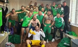 Секирово (Раковски) постигна победа с 1:0 като домакин срещу Локомотив II (Пловдив) в мач от 14-ия кръг на Югоизточната Трета лига. Единственият гол в мача бе отбелязан от Запрян Запрянов с пряк свободен удар от далечна дистанция. Той реализира впечатляващ победен гол в 75-ата минута на срещата. През първото полувреме домакините пропуснаха девет чисти положения, от които три в ситуации „сам срещу вратаря“. Локомотивците създадоха само два по-значими шанса. "Надиграхме ги тотално. Изиграхме много силен мач срещу доста подготвен отбор. Беше оспорвано, можеха и те да вкарат с 2-3 удара гол. Ние обаче имахме изключително много положения. Само през първото полувреме бяха 9.", сподели президентът на "секирите" Стефан Пенсов. Това бе третата победа за отбора в последните шест мача, като Секирово е регистрирал само една загуба, която дойде при гостуването на Нефтохимик (Бургас) в предишния кръг. С тази победа „секирите“ изпревариха днешния си опонент и вече заемат 14-та позиция с актив от 15 точки. "Целта ни е да се държим далеч от последните два отбора. Другите не ги гледаме", завърши Пенсов. В следващия кръг ФК Секирово ще гостуват на ОФК Хасково. Двубоят е насрочен за 1 ноември, събота, от 14:30 часа.