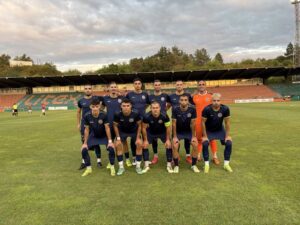 ФК Ловеч постигна убедителна победа у дома над втория отбор на Етър Велико Търново с резултат 2:0 след красива игра. Благодарение на този успех, тимът се изкачи до 5-ото място в класирането на Северозападната Трета лига. "Много съм доволен от момчетата. Излязохме концентрирани, направихме това, за което тренираме и резултатът е видим и заслужен. Момчетата показаха желание, характер и добра тактическа дисциплина. Контролирахме мача, вкарахме в точните моменти и не позволихме на Етър да отбележи гол. През по-голяма част от срещата контролирахме темпото и заслужено стигнахме до победата. Това е посоката, в която трябва да продължим, с увереност, но и с концентрация за следващият ма", каза за клубния сайт Евгени Систов.