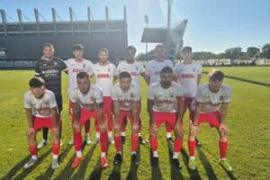 Сериозни кадрови проблеми съпътстват предстоящия мач на ФК Асеновец (Асеновград) срещу Марица (Милево). Двубоят от 15 кръг на Югоизточната Трета лига е в събота (1 ноември) от 14:30 часа в Асеновград. Опитният Атанас Зехиров продължава да се възстановява от разтежение в бедрения мускул. Ангел Димитров получи контузия при гостуването в Карлово още във 2-ата минута и бе заменен принудително. Той стъпи накриво и е с подут глезен, като не е ясно колко време ще отсъства от игра. Денис Гиведжов също е контузен, а двубоят ще пропусне и едно от последните нови попълнения - Оммар Адел. Все още не е ясно дали старши треньорът на Асеновец Манол Георгиев ще може да разчита на още двама футболисти, които също тренират на облекчен режим.