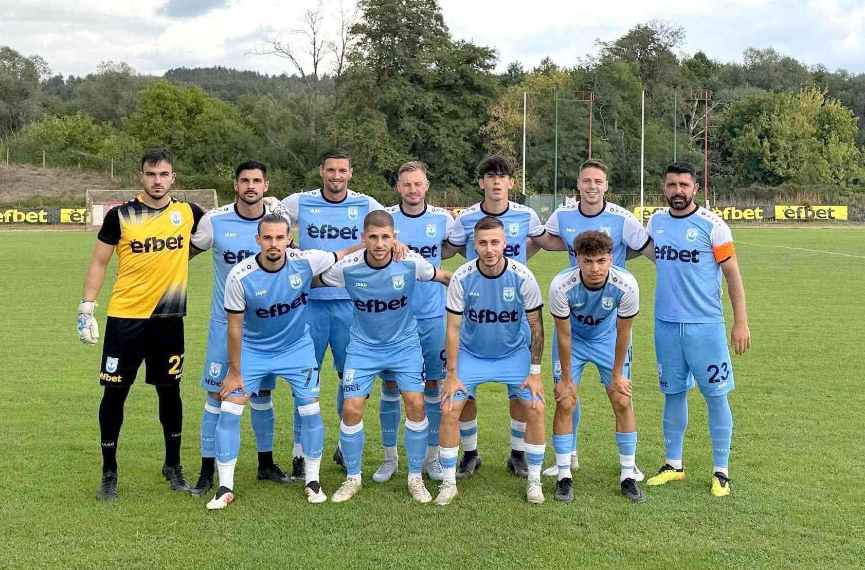 ФК Созопол триумфира в Областния финал за Купата на Аматьорската лига, след като надделя с 2:0 над четвъртодивизионния ОФК Поморие. Мачът се състоя днес в Поморие, а още през първото полувреме воденият от Петър Кюмюрджиев отбор реши изхода му. Кристофър Петров откри резултата след пас от Валентин Иванов и успешно завърши атаката. В 18-ата минута Валентин Иванов отново асистира, този път с центриране, което Жулиен Телл превърна с глава във втори и последен гол за 2:0. Следващият мач на ФК Созопол е на 1 ноември (събота), когато ще гостува на Нефтохимик в среща от Югоизточната Трета лига. Двубоят ще започне в 14:30 часа.