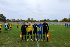 ОФК Павликени ще приеме Бдин (Видин) в мач от последния 11-ти кръг за есенния дял на Северозападната Трета лига. Двата отбора ще се срещнат на стадион "Ганчо Панов" в Павликени в събота, 1-ви ноември, от 14:30 часа. Нашият отбор постигна три поредни победи в последните си срещи и въпреки трудното начало, събра актив от 11 точки, които му отреждат осмата позиция в класирането. При победа над видинския тим, Павликени ще ги изпревари, тъй като в момента те разполагат с 13 точки. Бдин не показва добра форма в своите гостувания, като загуби две последователни срещи и има само една победа далеч от дома през есенния дял на шампионата. Освен това, тимът игра в сряда мач за Купата на България срещу елитния Добруджа. През миналия сезон Павликени спечели четири точки от мачовете си с този отбор, надигравайки го с 4:3 у дома. Това беше и втора поредна победа за отбора от едноименния град на стадион "Ганчо Панов", както и трета в последните пет сблъсъка, в които Бдин е взел само една победа преди повече от четири години.