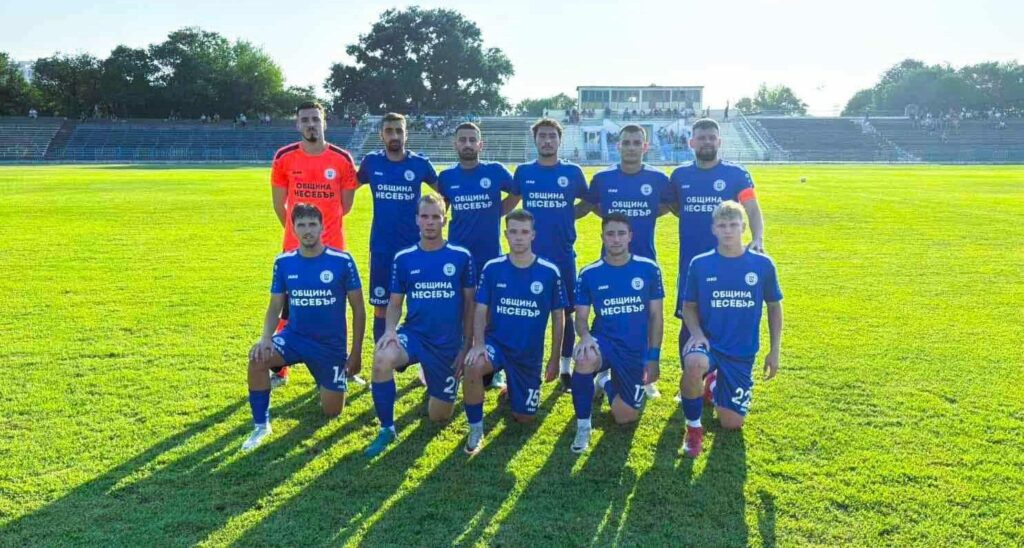 ОФК Несебър е домакин на Ямбол в мач от предстоящия 15-ти кръг на Югоизточната Трета лига. Двубоят ще се състои в събота, 1 ноември, от 14:30 часа в Несебър. Домакините ще трябва да се справят без наказания си опитен футболист - лидерът Пламен Димов, който беше изгонен заради втори жълт картон при загубата им от Розова долина (Казанлък) в миналия кръг. Тази загуба сложи край на серията от 11 поредни победи за Несебър, който отстъпи първото място на Марица, като изостава само с една точка. След домакинството на Ямбол, следващата събота, 8 ноември, ОФК Несебър отново ще бъде домакин в голямото дерби срещу Марица (Пловдив).