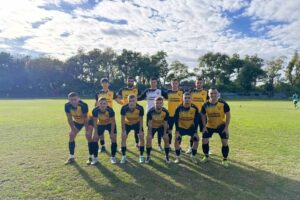 Отборът на ОФК Павликени претърпя поражение с 0:1 в домакинския си мач срещу Бдин (Видин) в рамките на 11-ия кръг от Северозападната Трета лига. Така беше прекъсната серията от три последователни победи на отбора от Павликени. След днешното поражение, Павликени завършва полусезона с актив от 11 точки след 11 изиграни мача, като регистрираха 3 победи, 2 равенства и 6 загуби. Сигурно е, че отборът под ръководството на Димо Атанасов ще остане на осмата позиция във временното класиране, където ще зимува. След дългата пауза, Павликени ще възобнови участието си в групата с домакински мач срещу Академик (Свищов) в първия пролетен кръг.