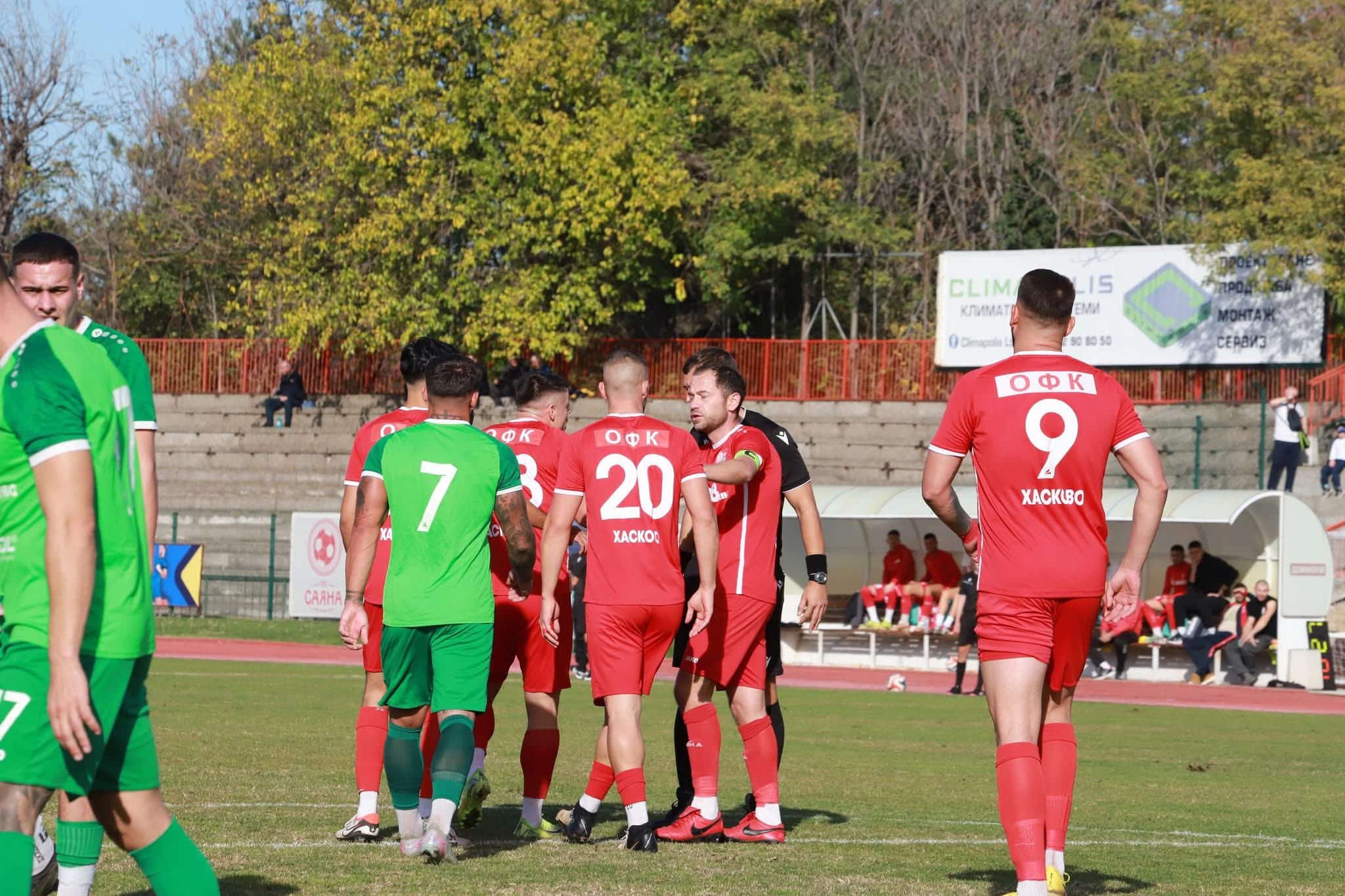 Старши треньорът на ОФК Хасково, Живко Желев, който беше наказан за двубоя със Секирово (Раковски), сподели впечатленията си след победата на своя тим с 2:0 в мача от 15-ия кръг на Югоизточната Трета лига. Желев отбеляза, че в момента отборът е готов да играе по различен начин, за да събира точки, което ще натрупа необходимото самочувствие и ще покаже едно по-добро лице. Ето какво сподели той пред официалния сайт на хасковлии и tretaliga.bg: "Ние в момента си знаем възможностите. Въпреки че ни се иска да изглеждаме по друг начин, играем малко по-предпазливо. Пред нашата врата почти нямаше ситуации, а пред тяхната имаше повече. С оглед на това смятам, че победата е заслужена. Сами се вкарахме в неприятности с червени картони. Така тръгна още от първия кръг. Трима от най-важните ни футболисти липсваха днес. Чисто игрово можем да изглеждаме по-различен начин, но точките ни са важни сега и затова играем по-предпазливо. Идеята ни е да излъжем противника, но по принцип искам да доминираме. Владението днес беше леко в тяхна полза, но това не ни притесняваше. Готови сме на такива жертви сега. Момчетата се раздадоха и днес, и миналата седмица. В момента е без значение как ще играе, въпросът е да натрупаме точки, за да се успокоят играчите. Имаме много млади момчета, които да покажат и по-добро лице."
