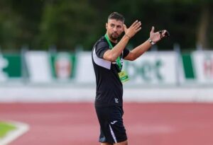 ФК Ловеч ще изиграе последния си мач за есенния дял на сезона в Северозападната Трета лига, който бе отложен от 8-и кръг. Тимът ще гостува на Партизан (Червен бряг). Преди мача, старши треньорът Евгени Систов даде интервю: „В момента ситуацията е деликатна. Изминахме труден полусезон, но въпреки всички предизвикателства, момчетата показаха характер и професионализъм. Имаме още един двубой, в който искаме да завършим достойно годината и да оставим добър отпечатък преди зимната пауза“, коментира Систов. На въпрос относно възможността отборът да преустанови съществуването си, ако не се намери финансиране по време на зимната пауза, Евгени Систов отговори: „Надявам се да не се стига до такъв сценарий. Истината е, че положението не е леко. Както при много клубове от този ранг, финансовата страна винаги е предизвикателство. Аз вярвам, че Ловеч има традиции във футбола и все още има хора, които искат отбора да го има. Водим разговори, търсят се варианти и съм оптимист, че ще намерим решение.“ Попитан за представянето на играчите в трудната ситуация през последния месец, Систов заяви: „Абсолютно. Играчите показаха огромна отдаденост и дисциплина, въпреки трудностите. Нито веднъж не чух оплакване от футболистите. За мен това говори за характер и за желание да защитават името на клуба и своето. В такива моменти се вижда кой какъв човек е и аз съм горд с отбора си.“ На въпрос дали отборът можеше да се бори за челните места и завръщане в професионалния футбол, ако не се бяха случили моментни кризи, треньорът коментира: Определено имахме такава цел. Смятам, че с това, което показахме през сезона до момента, доказахме, че имаме потенциал. Ако условията бяха по-спокойни, сигурен съм, че можехме да бъдем още по-конкурентни. Но дори и така, не сме се отказали от амбициите си. Ние продължаваме да работим и градим.“