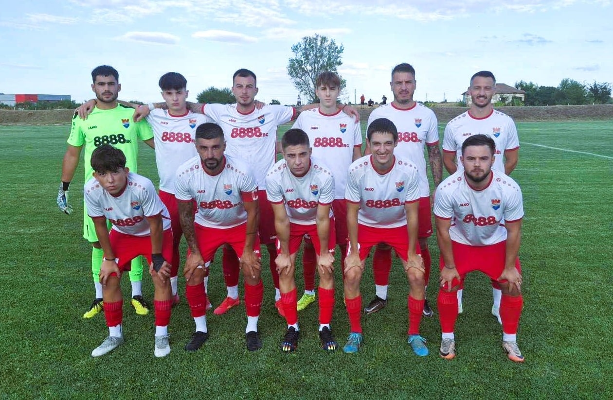 Асеновец (Асеновград) претърпя поражение с 0:4 от Левски (Карлово) в мач от турнира за Купата на Аматьорската лига. Срещата се състоя в Карлово, а треньорът на Асеновец, Манол Георгиев, разчиташе само на четирима играчи от първия отбор в днешния състав. Сред тях бяха юношите Николай Дринов, Никола Гигов, Александър Карталов и Иван Ангелов. Останалите футболисти бяха от юношеския отбор. Домакините реализираха първите си два гола след половин час игра, до този момент Асеновец се представяше на ниво. Третият и четвъртият гол паднаха в последните десетина минути на двубоя.