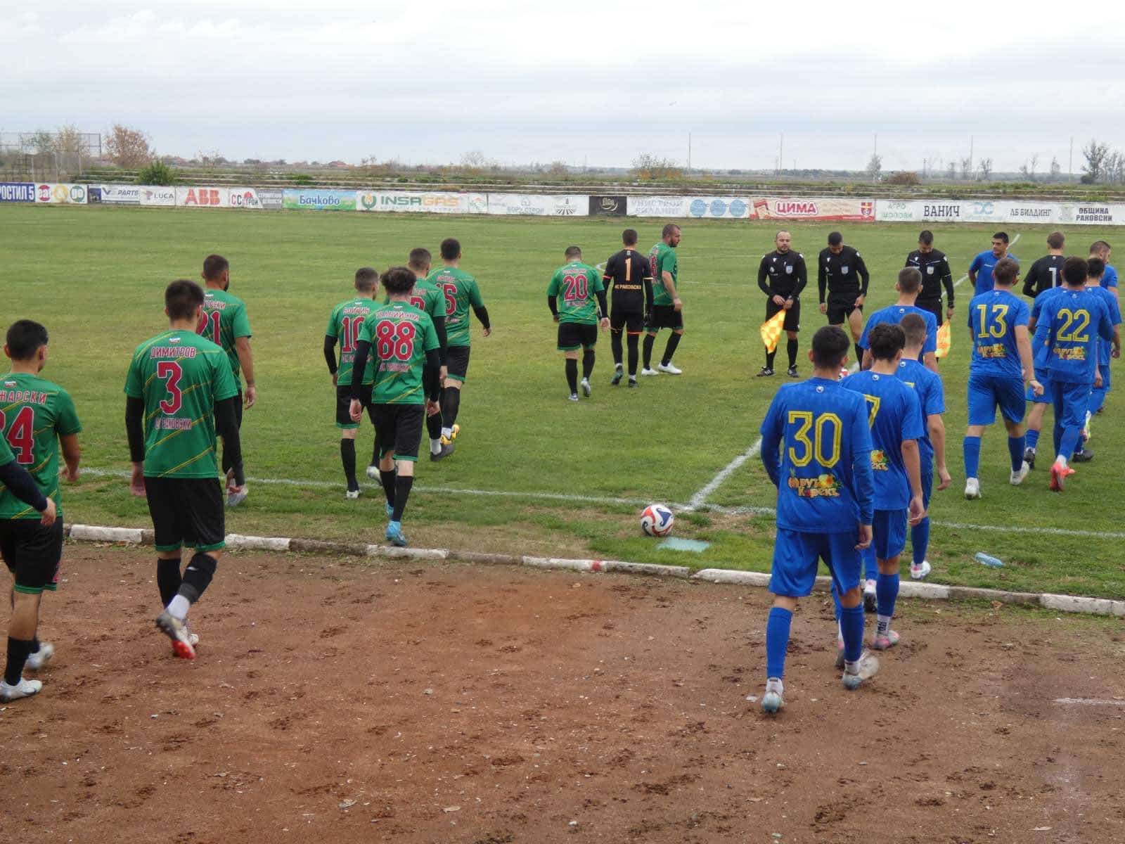 ФК Раковски отпадна от турнира за Купата на Аматьорската лига, след като загуби като домакин от Марица (Пловдив) с 2:4. Играещият старши треньор Валери Домовчийски заложи на футболисти, които получават по-малко игрово време от началото на сезона, като същевременно даде възможност и на редица таланти от дублиращия състав. Още през първото полувреме временният лидер в Югоизточната Трета лига поведе с 3:0. Николай Хаджиев откри резултата, Иван Кръстев удвои, а Наско Христев наложи класическото 3:0. Първото полувреме завърши при този резултат. През второто полувреме Марица добави още един гол чрез Георги Петков за 4:0. ФК Раковски реагира добре след това. Петър Атанасов, който се появи от резервната скамейка, отбеляза впечатляващ гол от центъра на терена. Крайният резултат 2:4 оформи Стефан Петков, който също влезе в игра на мястото на Пламен Марин.