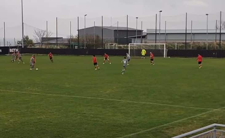 Атлетик (Куклен) загуби с 0:2 като домакин от Загорец (Нова Загора) в мач от 16 кръг на Югоизточната Трета лига. Това бе четвърта поредна загуба за тима, воден от временния треньор Ванчо Траянов. Кукленци не успяха да победят Загорец и в 18-тия пореден мач, като негативната тенденция се запази – тимът има само 3 равенства и 15 загуби от сезон 2016/2017 до момента. В 10-ата минута гостите от Нова Загора откриха резултата след гол на Мариян Тонев. Емилиян Зотев намери Тонев вляво, който събра няколко футболисти на домакините и с хубав удар прати топката във вратата, пазена от Янко Шинлаков. При този резултат приключи първото полувреме. В добавеното време на двубоя гостите стигнаха и до втори гол. След атака през центъра, топката стигна вдясно до Теодор Николов, който навлезе в наказателното поле, премина покрай вратаря и стреля, като опитите на защитник на "баските" да изчисти се оказаха неуспешни. В следващия двубой Атлетик Куклен гостува на Асеновец в Асеновград.