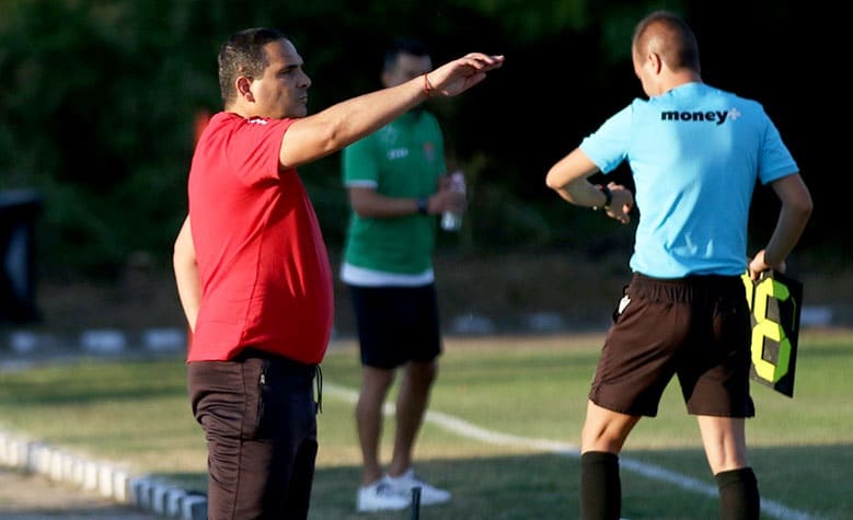 Старши треньорът на Партизан (Червен бряг) Николай Боянов изрази задоволство от успеха на отбора над ФК Ловеч в последния есенен мач на "партизаните". Боянов бе на мнение, че най-накрая всички в клуба могат да се усмихнат: Най-накрая да се усмихнем и ние, защото беше много тежко. Преди мача казах на момчетата едно клише, което не остарява: „Първите и последните спомени са най-трайни“. Може да не сме блестели, но предложихме много битка и желание. На всяко едно ниво това е важно. Отборът постигна минимална победа с 1:0 у дома и ще зимува на деветото място в класирането. Освен гола на Стефан Христов, домакините изпуснаха още добри възможности, сред които шанс за Милен Тонев в първата минута, още един за Христов и за Александър Скорчев. Боянов завърши: Доволен съм от отбора, защото в този тежък мач, в който имахме проблеми, водещи бяха мъжеството, волята и характера. Това ни доведе до успеха. Всички знаем през какво минаваме и съм доволен, че завършихме с победа. През пролетта Партизан (Червен бряг) ще започне с гостуване на Ком (Берковица).