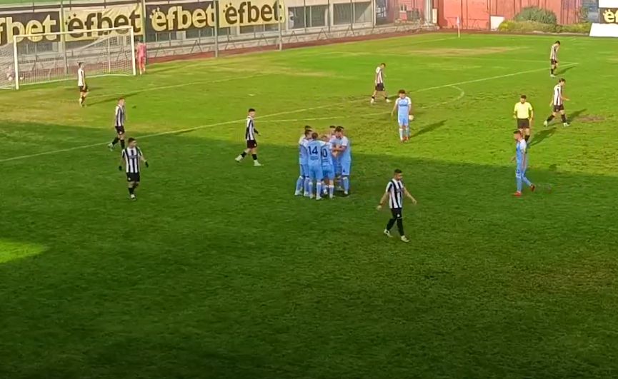 ФК Созопол постигна победа с резултат 3:0 срещу дублиращия отбор на Локомотив Пловдив в среща от 16-ия кръг на Югоизточната Трета лига. Това беше четвъртият пореден мач за ФК Созопол без загуба, като в тази серия тимът записа три победи и едно равенство. С тези три точки отборът събра общо 22 и временно заема 11-о място в класирането, като има един мач по-малко от Розова долина и Гигант (Съединение), които са преди него. Габриел Джантов откри резултата в 16-ата минута със страхотен гол. Той стреля извън наказателното поле по диагонал и изпрати топката в далечния горен ляв ъгъл на вратата на гостите за 1:0. Първото полувреме завърши с този резултат. През втората част настъпи моментът на Борислав Трендафилов, който вкара два гола. Нападателят се разписа първо в 60-ата минута, като бе изведен сам срещу вратаря, надбяга противников защитник и въпреки че първият му удар беше отразен, при добавката беше точен за 2:0. В 67-ата минута ситуацията донякъде се повтори. Жулиен Телл напредна по дясното крило и подаде успореден пас пред голлинията в наказателното поле. Борислав Трендафилов отново стреля, вратарят отрази, но нападателят беше прецизен при добавката за крайното 3:0.